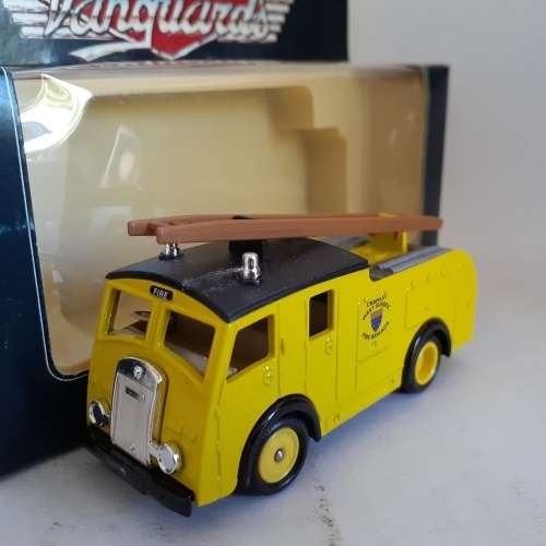 Lledo 60003 Days Gone Vanguards F8 Fire Engine West Sussex Fire Brigade Mint Boxed