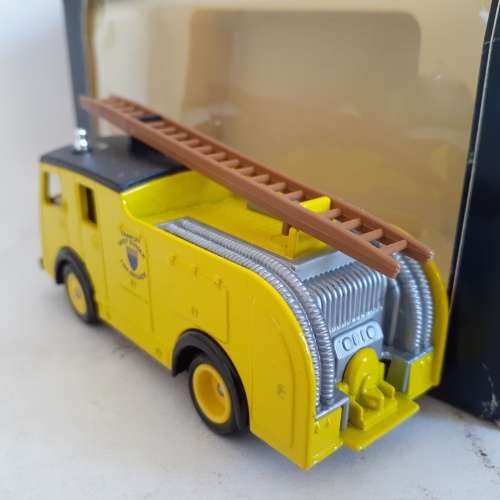 Lledo 60003 Days Gone Vanguards F8 Fire Engine West Sussex Fire Brigade Mint Boxed