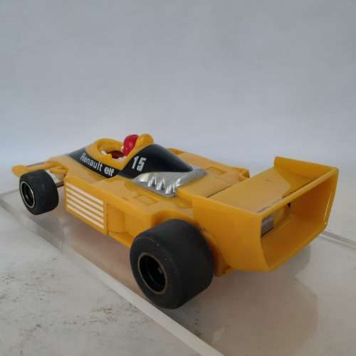 YEAR END STOCK CLEARANCE SALE: Scalextric C134 Renault RS03 Formula 1