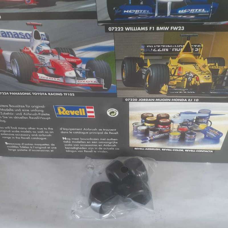 Revell Sauber Petronas C22 1/24th Scale Static Kit Mint Boxed