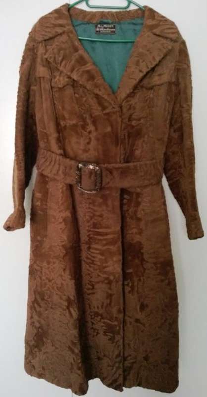 Outstanding, Vintage,Genuine SWAKARA Karakul Lamb Fur Coat. Size 30 - 32.