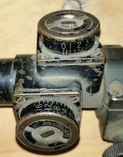 WW II RIFLE SCOPE STAMPED HBM & CO. NO.32 MK II with MOUNTING BRACKET.