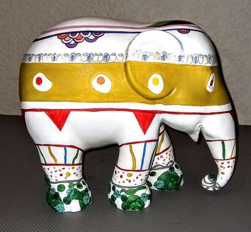 Beautiful Elephant Parade Poly Resin Elephant 2007. 19cm Tall x 20cm x 12cm