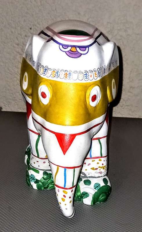 Beautiful Elephant Parade Poly Resin Elephant 2007. 19cm Tall x 20cm x 12cm