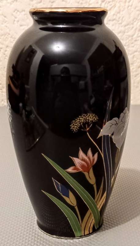Vintage BIJUTSU TOKI Japan Vase 16cm Tall x 5cm Top Diameter.