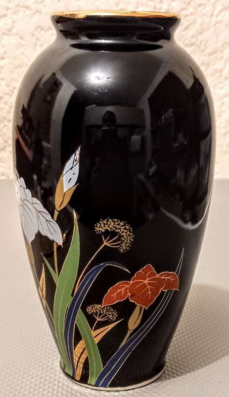 Vintage BIJUTSU TOKI Japan Vase 16cm Tall x 5cm Top Diameter.