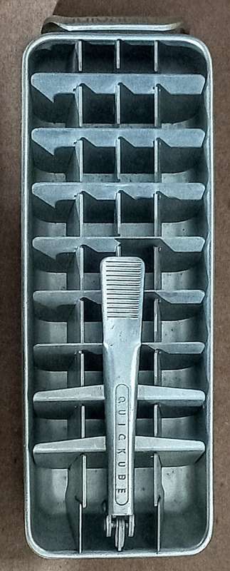 Vintage Frigidaire Quick Kube Ice Cube Tray in working condition