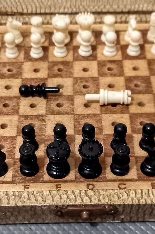 Vintage Chess Boardgame in Wooden Case. 13cm x 13cm x 3cm