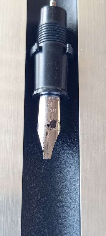 Red and Silver Sheaffer Fountain Pen with 2 extra Nibs and 5 Refills