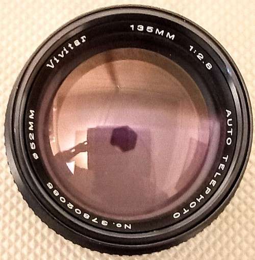 Vivitar Auto Telephoto Lens 135mm. 1:2.8 Front and Rear Caps and Leather Holder. Working condition