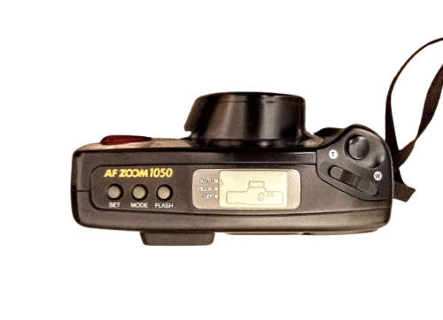Samsung AF Zoom 1050. 38-105mm Super Macro 35mm Film Camera in Working Condition