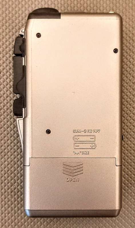 Sanyo Talk-Book Micro Cassette Recorder. Model TRC-615M in working condition