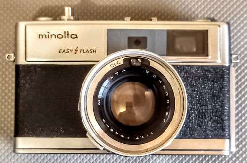 Minolta Hi-Matic 9. Easy Flash Rangefinder 35mm Film Camera in Working Condition
