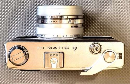Minolta Hi-Matic 9. Easy Flash Rangefinder 35mm Film Camera in Working Condition