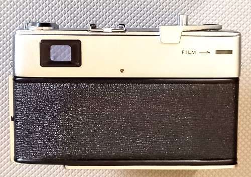 Minolta Hi-Matic 9. Easy Flash Rangefinder 35mm Film Camera in Working Condition