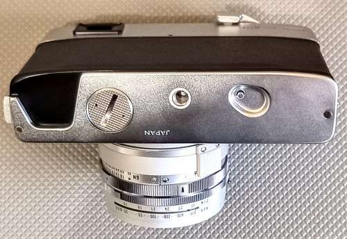 Minolta Hi-Matic 9. Easy Flash Rangefinder 35mm Film Camera in Working Condition
