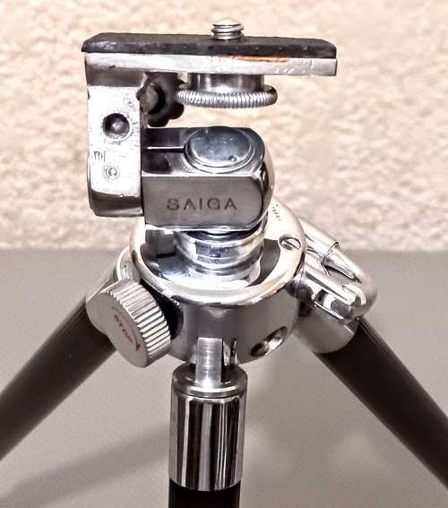 Vintage Saiga Camera Tripod. Extends to 1.3m