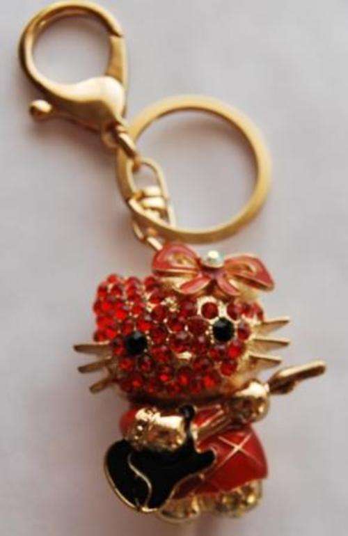 HELLO KITTY PLAYING GUITAR HANDBAG CHARM/KEYRING WITH A-GRADE RHINESTONES -RED