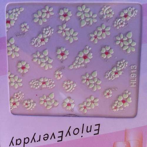 NAIL ART - GLOW IN THE DARK