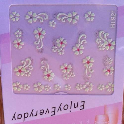 NAIL ART - GLOW IN THE DARK