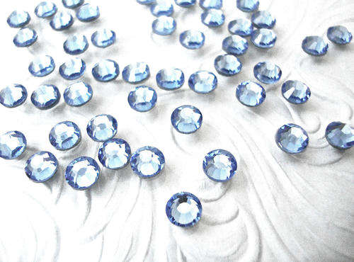 1 X GROSS (144 PCS) SS20 (5MM) IRON ON HOT FIX (HOTFIX)  FLATBACK RHINESTONE  - LIGHT SAPPHIRE
