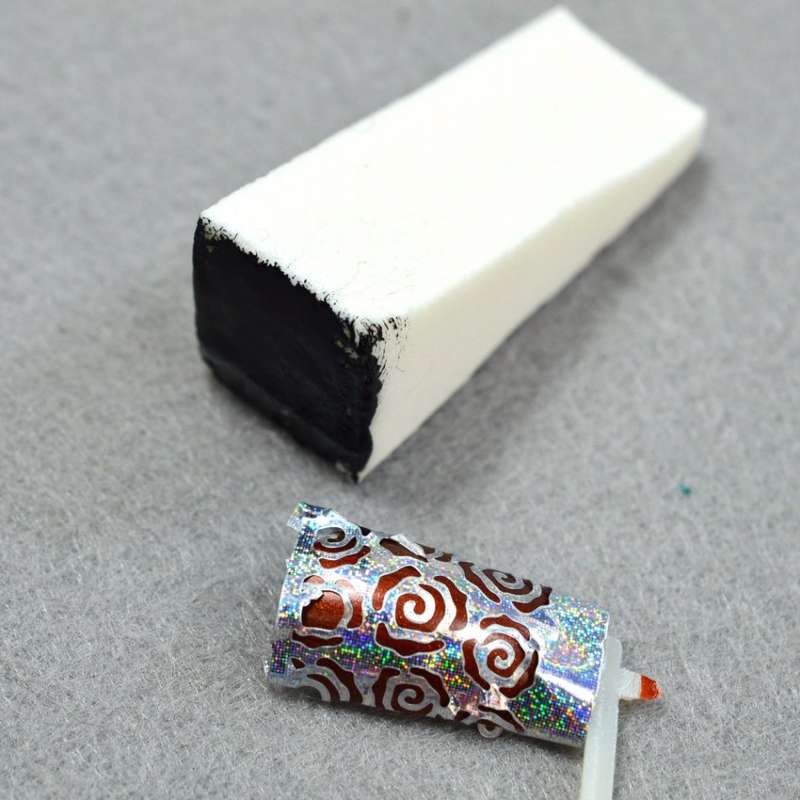 Stencil Nail Art