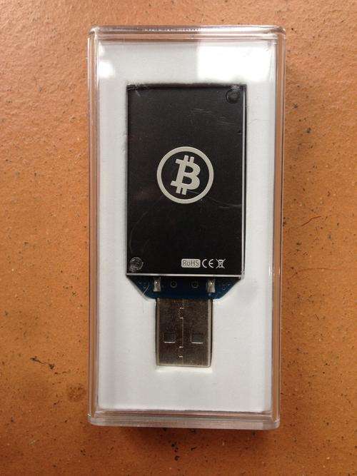 1x USB asic bitcoin miner BLACK in Hand