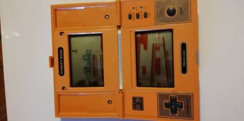 VINTAGE NINTENDO GAME and WATCH DONKEY KONG DK-52 1982 RETRO