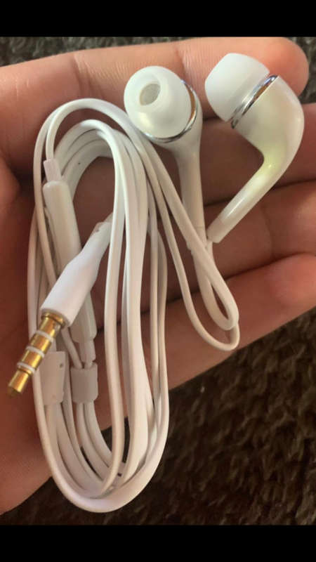 EARPHONE