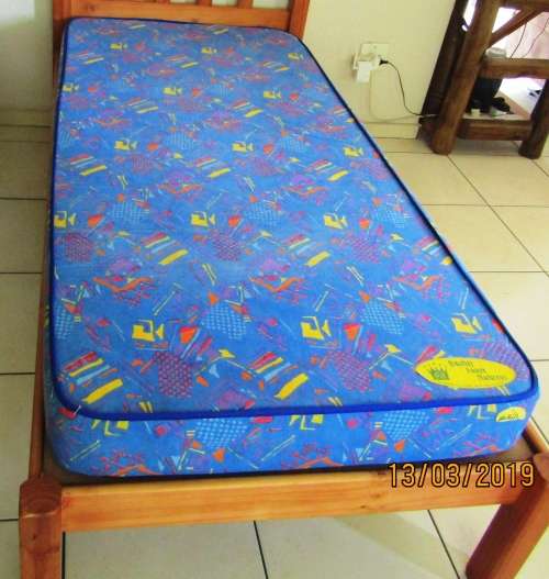 Single Bed & Mattress with Under-Bed Drawer - Knotty Pine with Oregon Pine Stain/Lacquer
