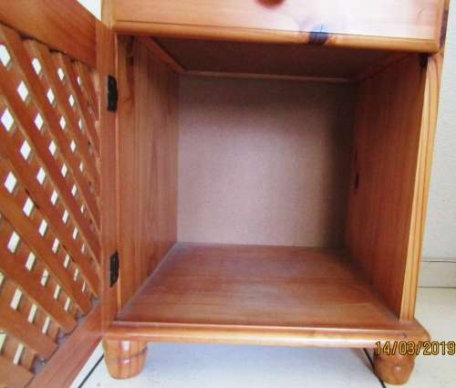 Bedside Pedestal Single Drawer - Knotty Pine with Oregon Pine Lacquer
