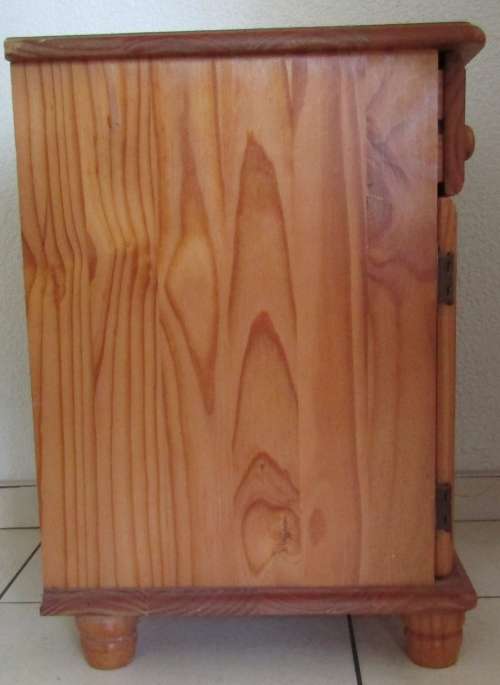Bedside Pedestal Single Drawer - Knotty Pine with Oregon Pine Lacquer