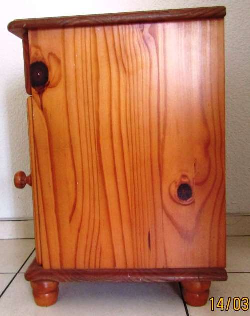 Bedside Pedestal Single Drawer - Knotty Pine with Oregon Pine Lacquer