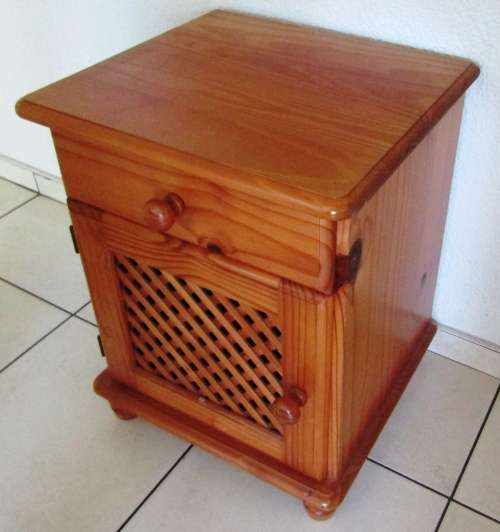 Bedside Pedestal Single Drawer - Knotty Pine with Oregon Pine Lacquer