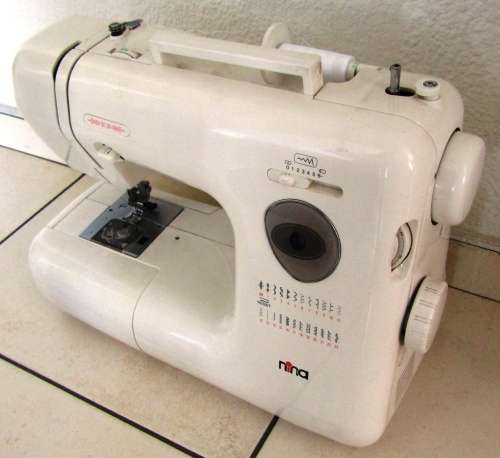 Bernina Nina 4023 Sewing Machine