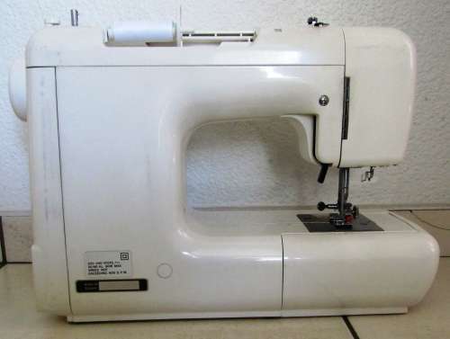 Bernina Nina 4023 Sewing Machine