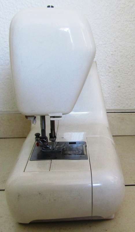 Bernina Nina 4023 Sewing Machine