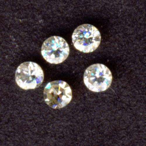 Lot of 9 small diamonds valued at R4750 in 2010 - All round 5x2 points - 2x3 points - 2x8 points