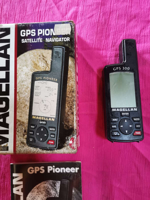 GPS 300 MAGELLAN Satellite Navigator