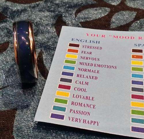 ** MOOD RING**CHANGES COLOUR ACCORDING TO YOUR MOOD**