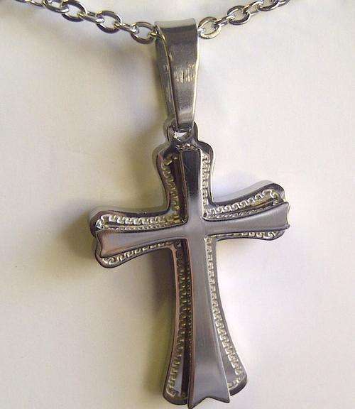 **ONLY 1 TO GO***STAINLESS STEEL MENS/LADIES/KIDS CROSS PENDANT & CHAIN**