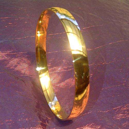 **HIGH POLISHED GOLD  STAINLESS STEEL BANGLE**8mm wide**