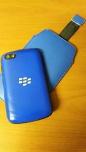 Blackberry 9720 (blue) used for 2 weeks - like brand new