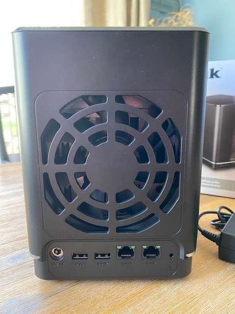 D-Link DNS-340L ShareCenter 4-Bay Cloud Network Storage Enclosure (Diskless/Barebone)