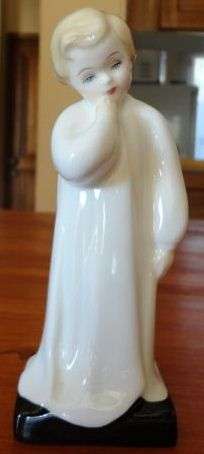 ROYAL DOULTON "DARLING" HN 1985 (13cm)