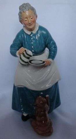 ROYAL DOULTON "THE FAVOURITE" HN 2249