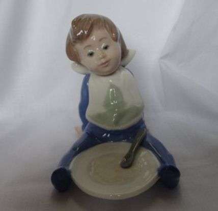 NAO LLADRO "I'M FULL!"