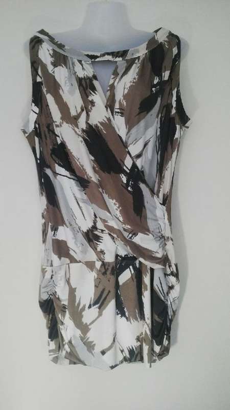 Gorgeous Cross Over Foshini Top with Keyhole Front and Back Size 14