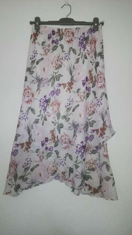 Lovely Pink Floral Floaty Skirt Size 12