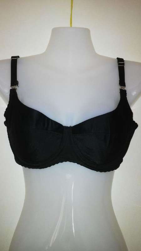 ***Bargain Bundle***1 x Black Wonderbra 1 x Pink Underwired Padded bra Size 36C